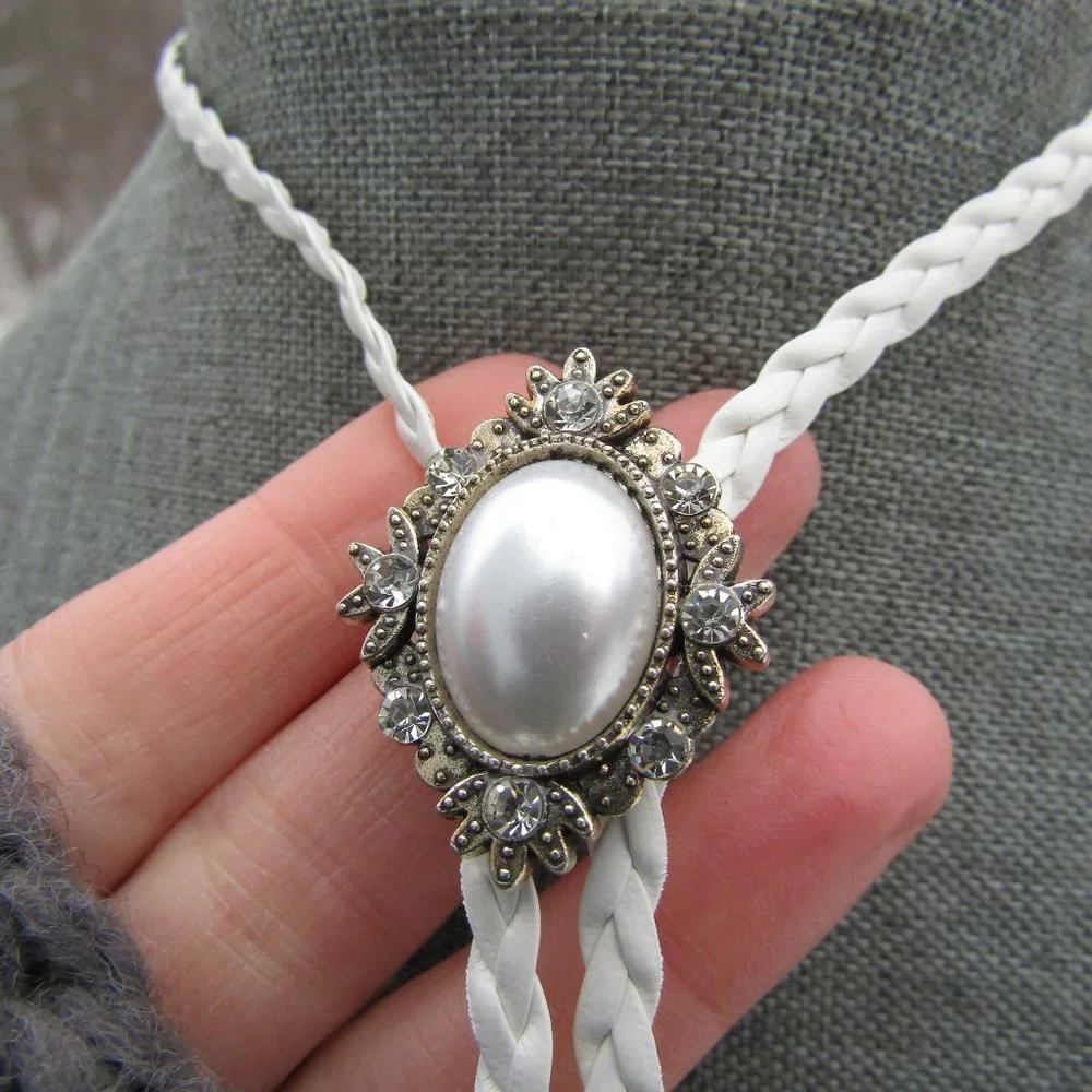 Wedding Style Bolo White Braided Faux Leather Cord Large Faux pearl and gems - Picture 5 of 5